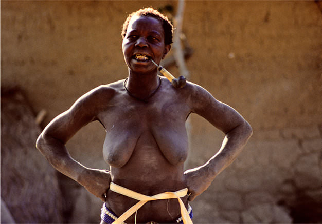 Frau der Koma, Bimlerou Haut, Kamerun 1997